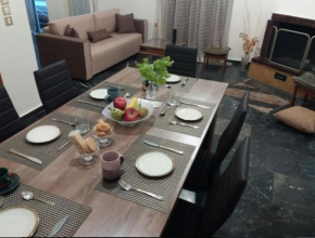 Comfortable 4th fl flat ideal for up to 8 people